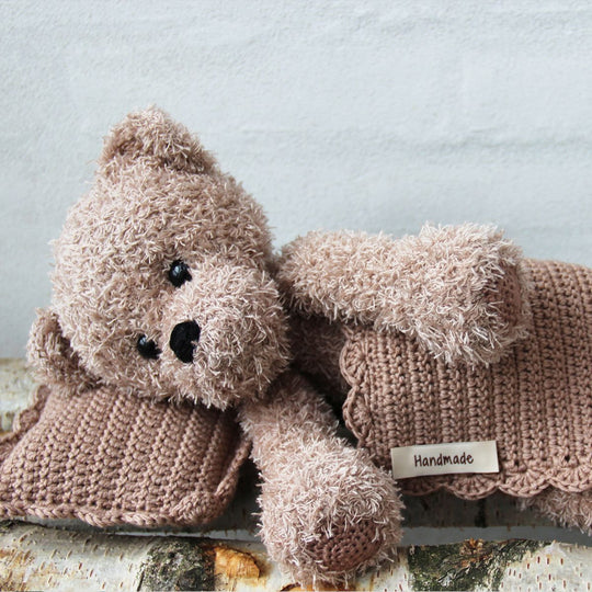 Teddy med tæppe og pude - Basse