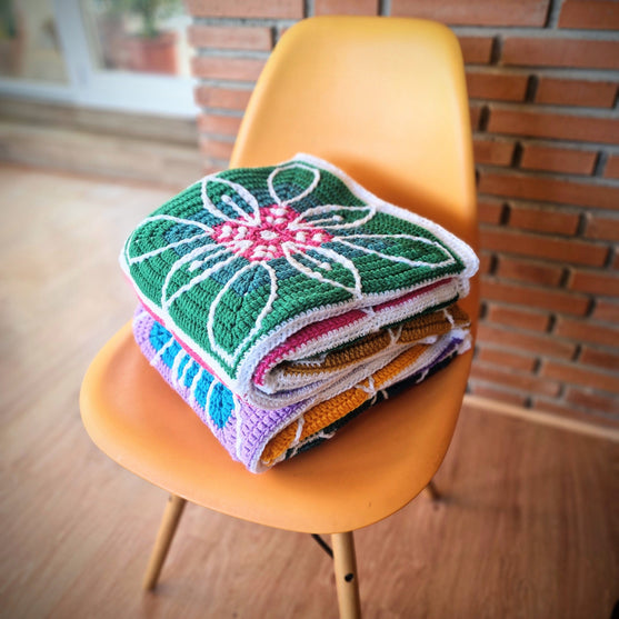 

FloralWhiteTea - Blanket
5
