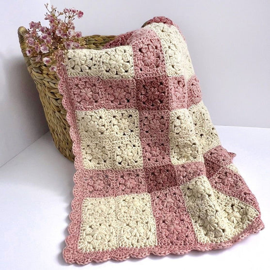 

Heirloom Bloom - Couverture Bébé
2