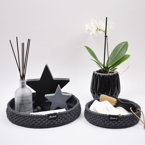 

Corbeille décorative  avec fond en cuir rond
4