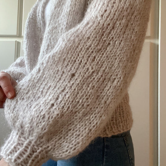 

Cassi - Cardigan
3