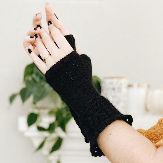 

Glorious Haunting - Fingerless Gloves
1