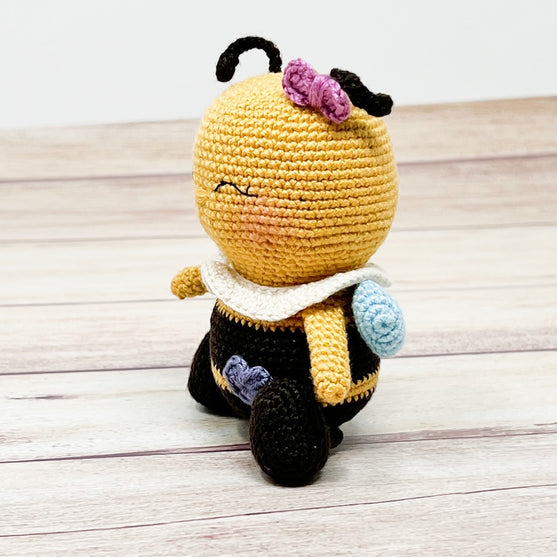 

Abbie l’Abeille
3