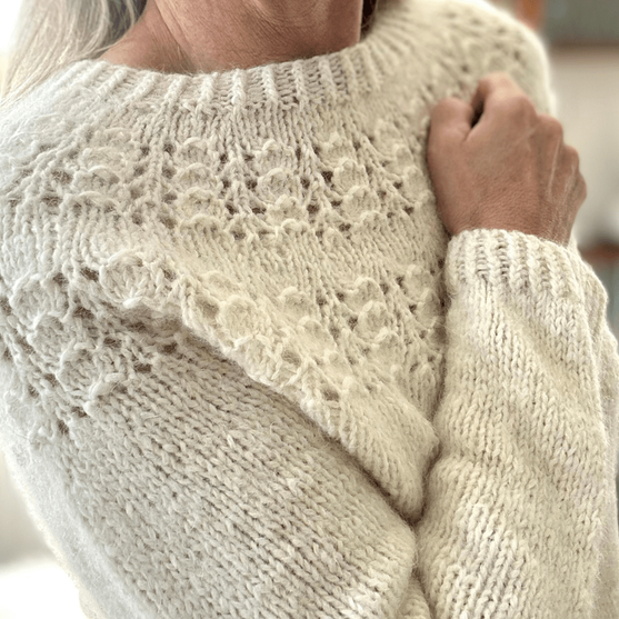 

Lucia - Pull
5