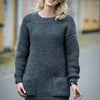 

1503 - Retstrikket Sweater med Lommer
1