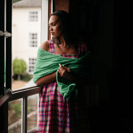 

Hiedra Shawl - Châle avec Motif Feuille
7