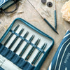 

Set d'aiguilles circulaires interchangeables Betula Deluxe - Cerulean - Hobbii
7