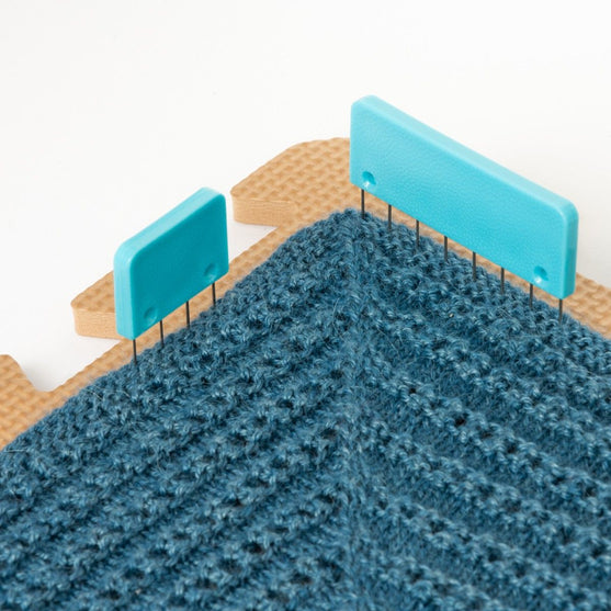 

Blocking Combs - Peignes de blocage - Hobbii
6