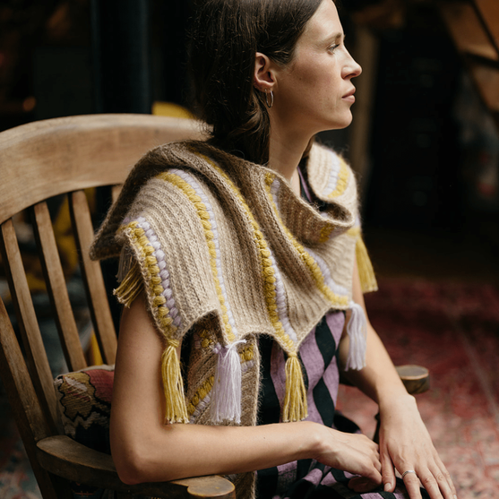 

Calendula Shawl - Châle avec Bobbles et Franges
4