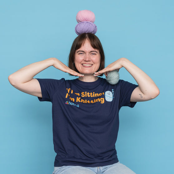 

Sitting Knitting T-shirt - Yarniis (Edition limitée) - Hobbii
4
