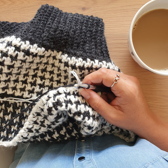 

Houndstooth Harmony - Pull
3