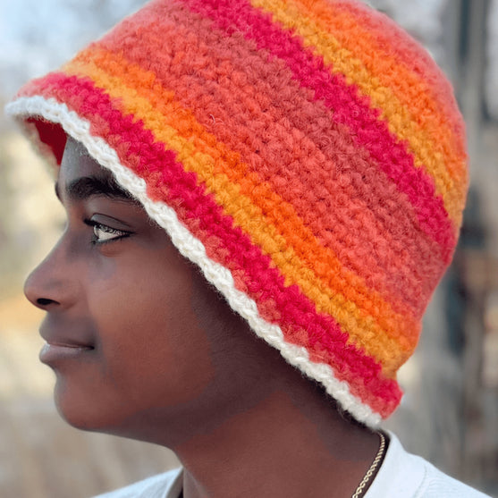 

Fuzzy Sunrise - Chapeau Seau
5