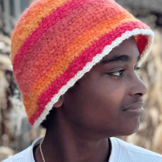 

Fuzzy Sunrise - Chapeau Seau
6